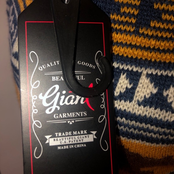 Beanie NWT GIANT GARMENTS BLUE / mustard color WITH BEAR print - Picture 3 of 8